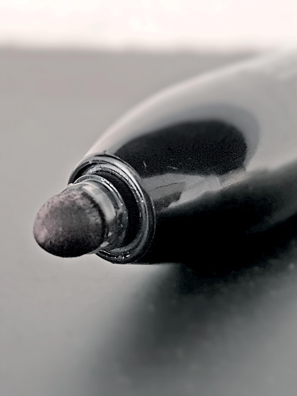 Dettaglio punta pennarello Rapidomark Taglia L del brand Blueman, prodotto e distribuito da Ullmann. Marcatore permanente a scatto. Senza tappo. Non secca e non sporca grazie alla chiusura a scatto ermetica. Clip di aggancio al taschino. Inchiostro a base alcol, atossico.